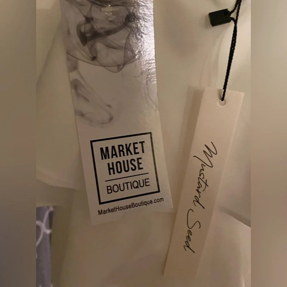 Market House Boutique; Mustard Seed: Medium; white with stone straps; crop flowy - Picture 7 of 9